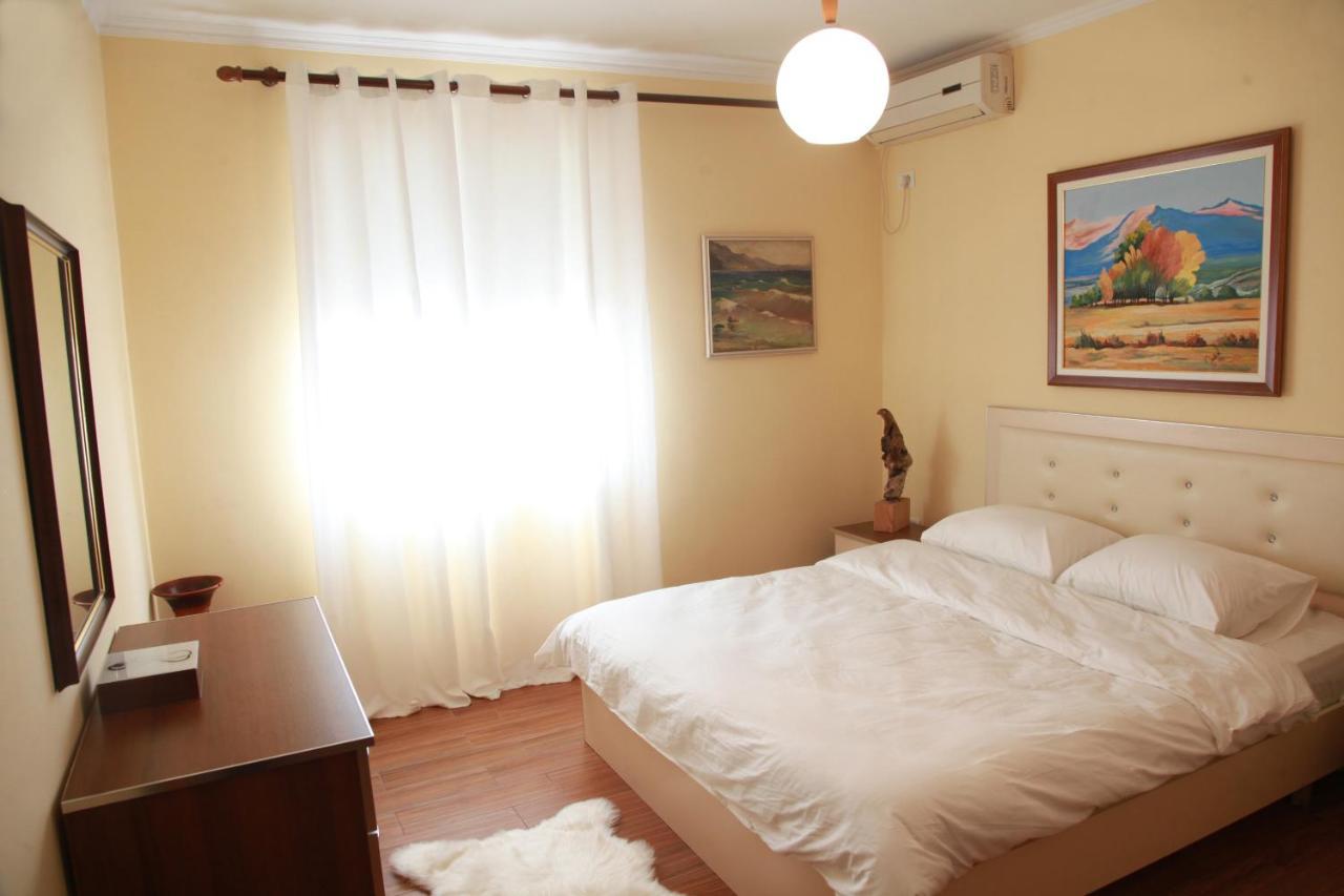 Cozy Central Apartment Tiranë Ngoại thất bức ảnh